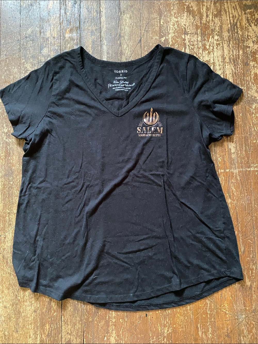torrid Black V-Neck Tee with Salem Chest Graphic in Copper Size 2X